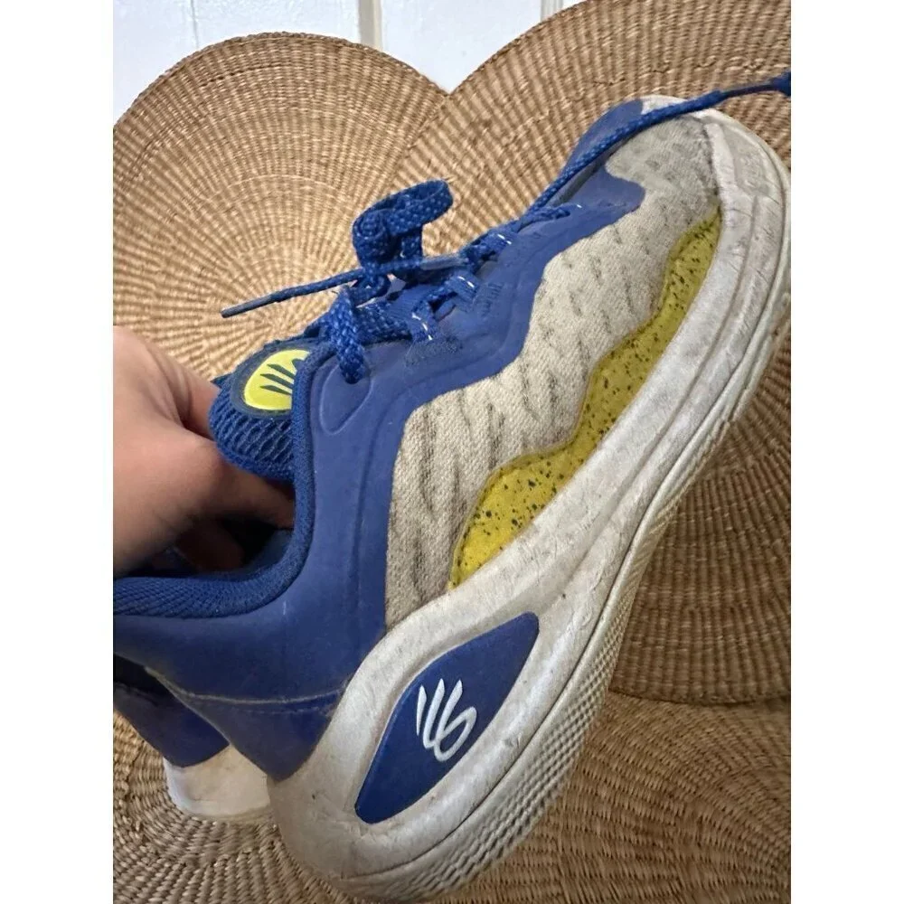 Under Armour Curry youth size 4.5 sneakers